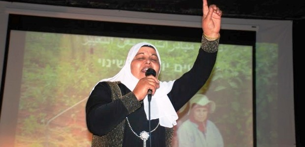 היתה זו אסיפה יוצאת דופן שאורגנה על ידי ארגון העובדים מען וסינדיאנת הגליל. הנשים שהשתתפו בכינוס, שציין את יום האשה הבינ"ל במתנ"ס בבאקה אל-גרביה ב- 7 למרץ, היו נלהבות וגאות, ולא לשווא. מדובר בארגונים של נשים עובדות ויוצרות, מהגליל, מהמשולש ומהגדה המערבית שלקחו את גורלן בידיהן, ובאמצעות העבודה והיצירה שינו את חייהן וחיי סביבתן. 